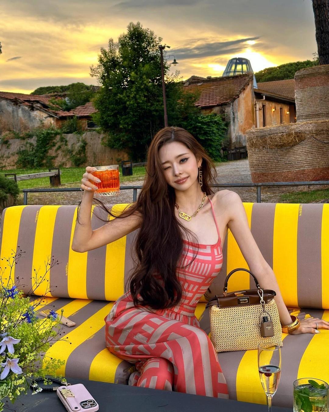 &yen; 120【我们出品】ZP 3870，量大咨询客Fu

【Fend！F字母耳环】比ZP做得还完美👍🏻👍🏻抛光，电镀，线条感，质感，细节，角度拿捏，堪称比金货还完美👍🏻👍🏻我真心快被我们的师傅折服了，做工实在是精湛到不行，精湛程度宝宝们隔着屏幕都可以感受到，耳针是特别定制的规格的，这个款式佩戴起来真心非常非常简约好看，有质感，所以在专柜第一眼看到我就买了，只是看着简单，实则不好做，做漂亮真心有难度，我们出品的，做得真心比ZP还漂亮，欢迎PK市面任意版本，任意工艺，再来下单[机智][机智][机智][机智][机智]