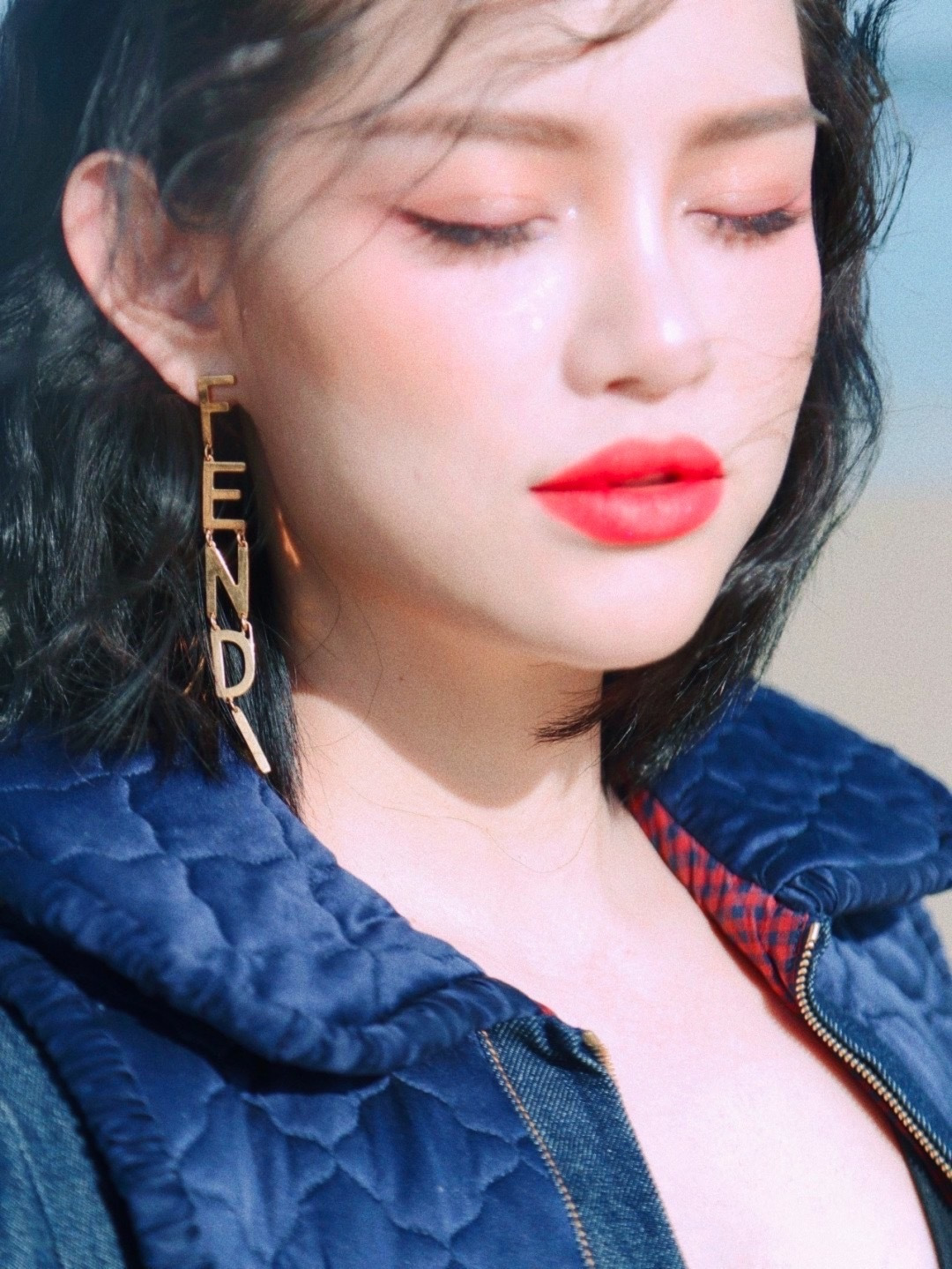 &yen; 120【我们出品】ZP 3870，量大咨询客Fu

【Fend！F字母耳环】比ZP做得还完美👍🏻👍🏻抛光，电镀，线条感，质感，细节，角度拿捏，堪称比金货还完美👍🏻👍🏻我真心快被我们的师傅折服了，做工实在是精湛到不行，精湛程度宝宝们隔着屏幕都可以感受到，耳针是特别定制的规格的，这个款式佩戴起来真心非常非常简约好看，有质感，所以在专柜第一眼看到我就买了，只是看着简单，实则不好做，做漂亮真心有难度，我们出品的，做得真心比ZP还漂亮，欢迎PK市面任意版本，任意工艺，再来下单[机智][机智][机智][机智][机智]