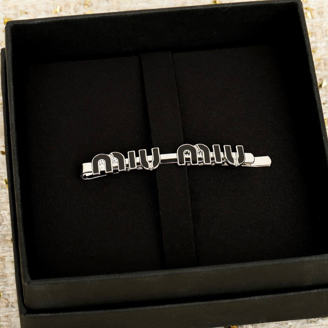 [Miu Miu Jewelry]uM u hairpin] Be sure to enter The upper body knows its beaut