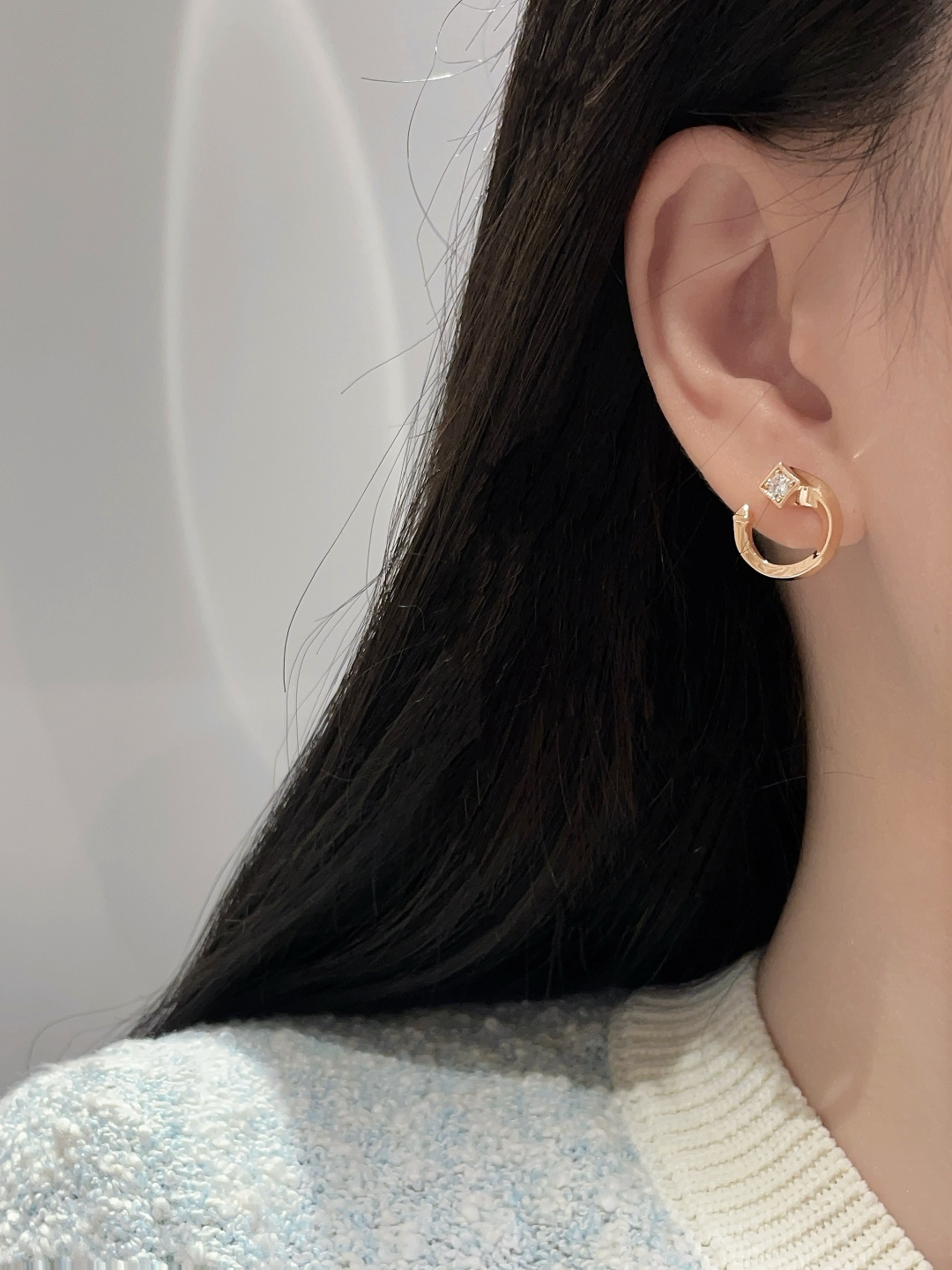 “Forevermark Eternal Emblem Avaanti-Hong Series: Elegant 18K Gold Jewelry Designs” - 图片 3