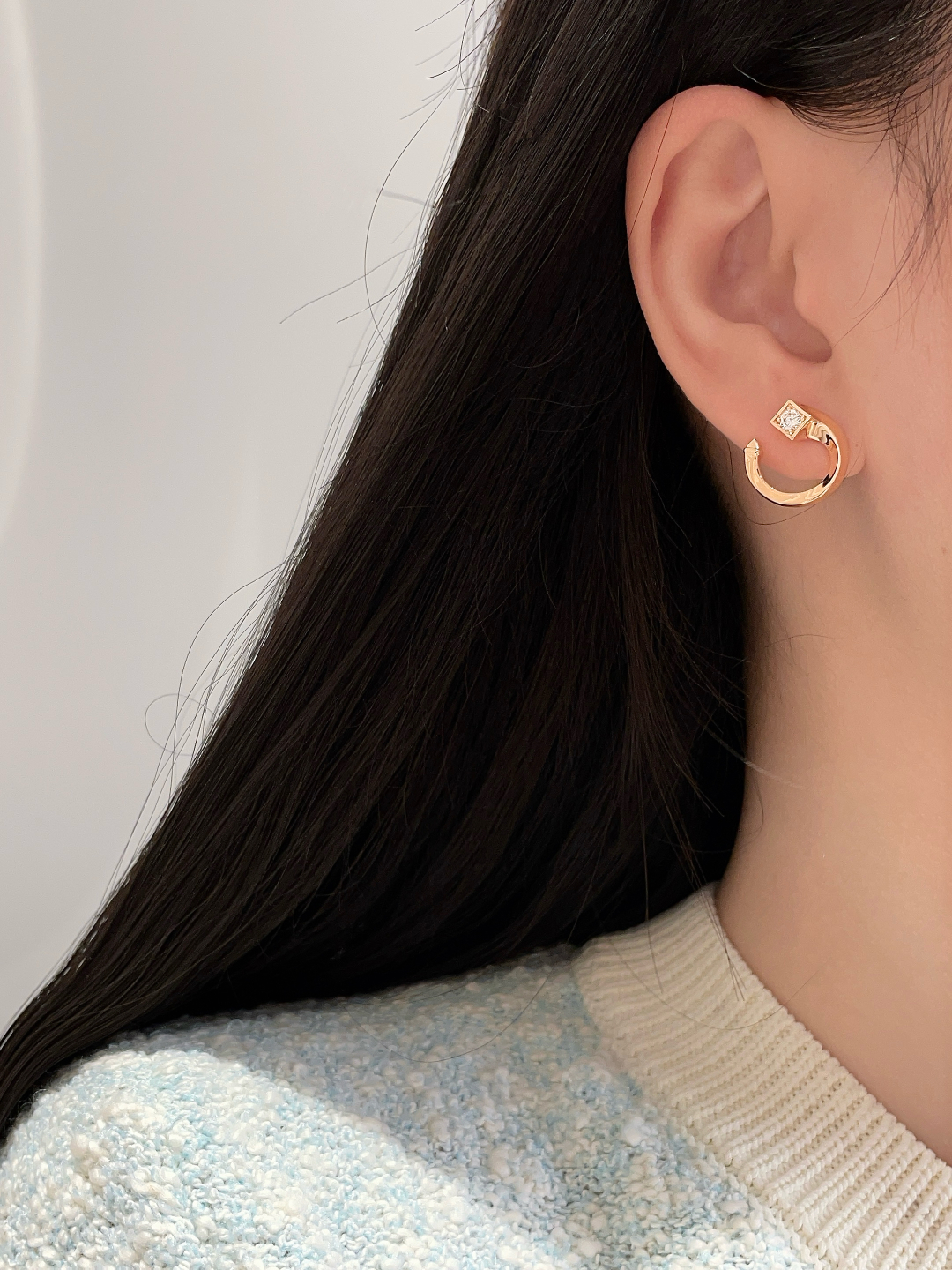“Forevermark Eternal Emblem Avaanti-Hong Series: Elegant 18K Gold Jewelry Designs” - 图片 4