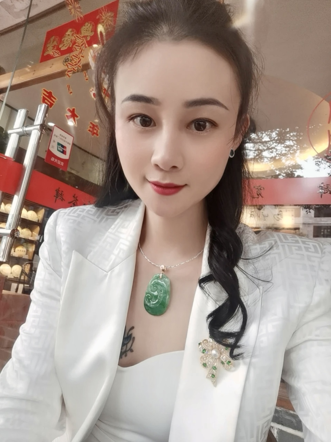 💰320【富婆系列-万能链系列】通体925纯银

可拆卸扣子做独立项链，扣子可以搭配各种各样的吊坠，效果杠杠的，档次立马提升，大气，高级，款式大方得体百搭耐看，好看的万能链不需要多，一款足矣。回归饰品的初心，让你遇见更美的自己，每个女生都需要拥有一条万能链，非常适合日常穿搭，气质绝佳！