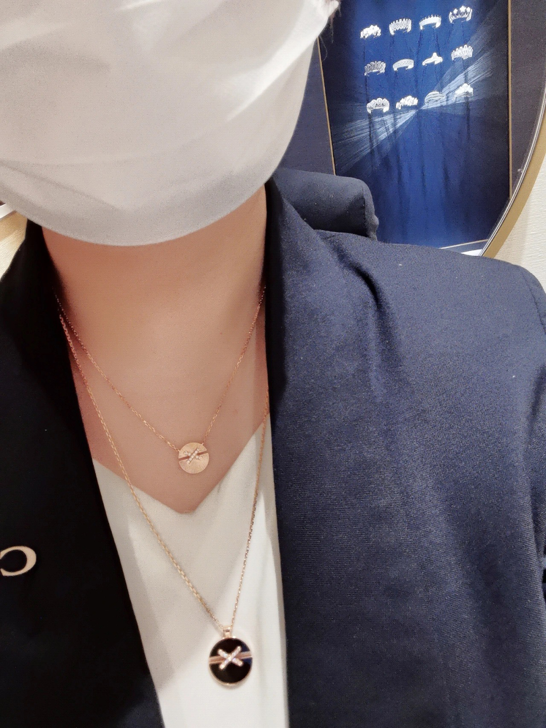 Luxury Harmony Collection: Zhang Ye Xing Laser Cross Necklace in 18K Gold - 图片 9