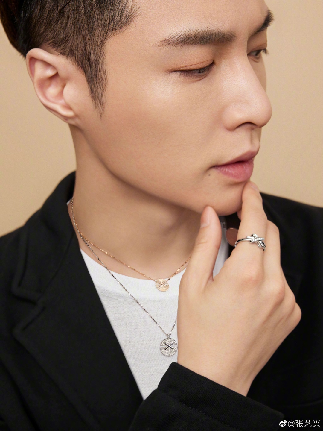 Luxury Harmony Collection: Zhang Ye Xing Laser Cross Necklace in 18K Gold - 图片 2