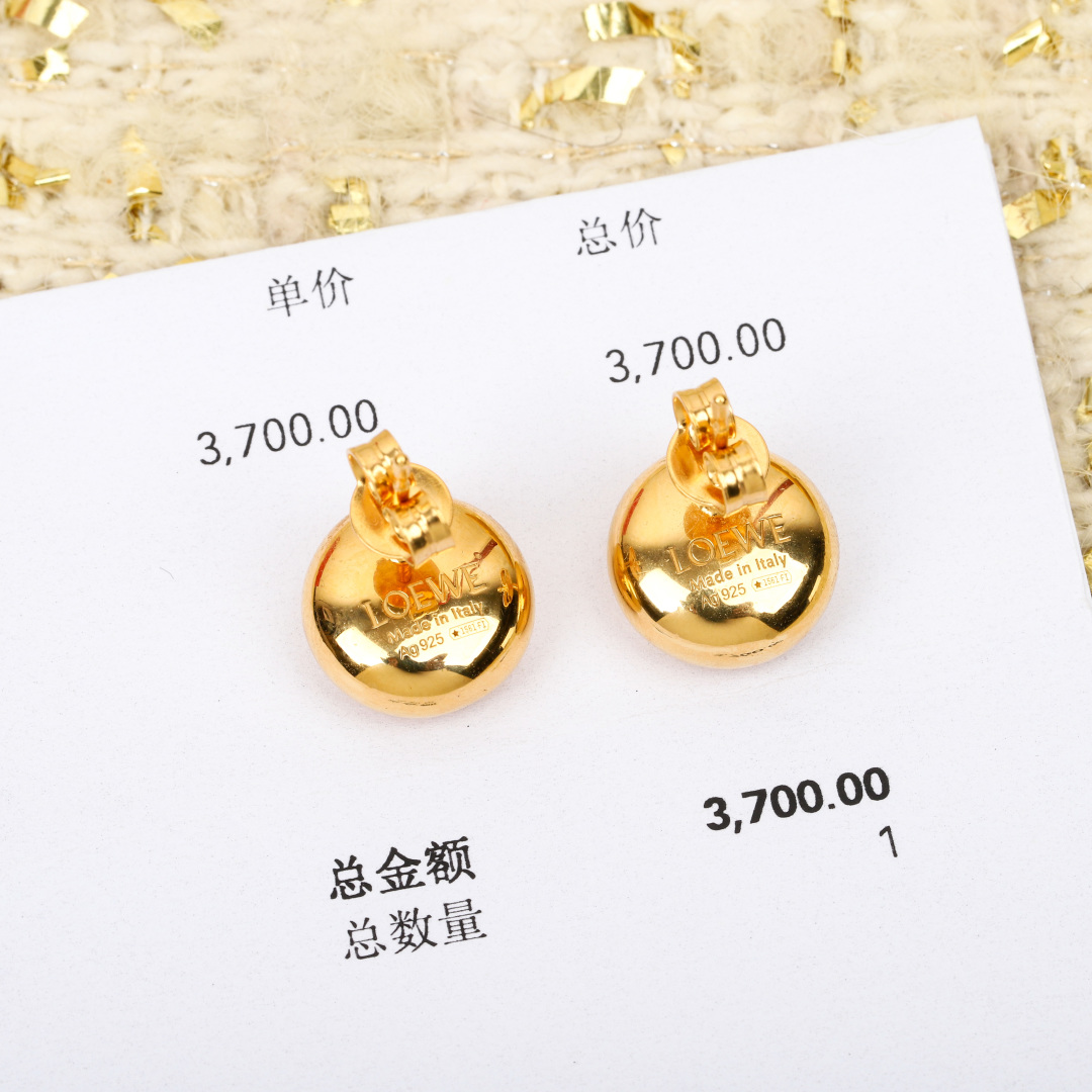 p95【我们出品】zp3715,量大咨询客Fu
【C小金豆耳环】时尚又简约,又很有创意的设计,非常仙,非常柔美,落落大方!因为极其简单的设计,越是要做好,才有那种复古港风味道出来,一股中古风Vintage范,极简而不简,个性时髦气质,非常适合日常搭配!