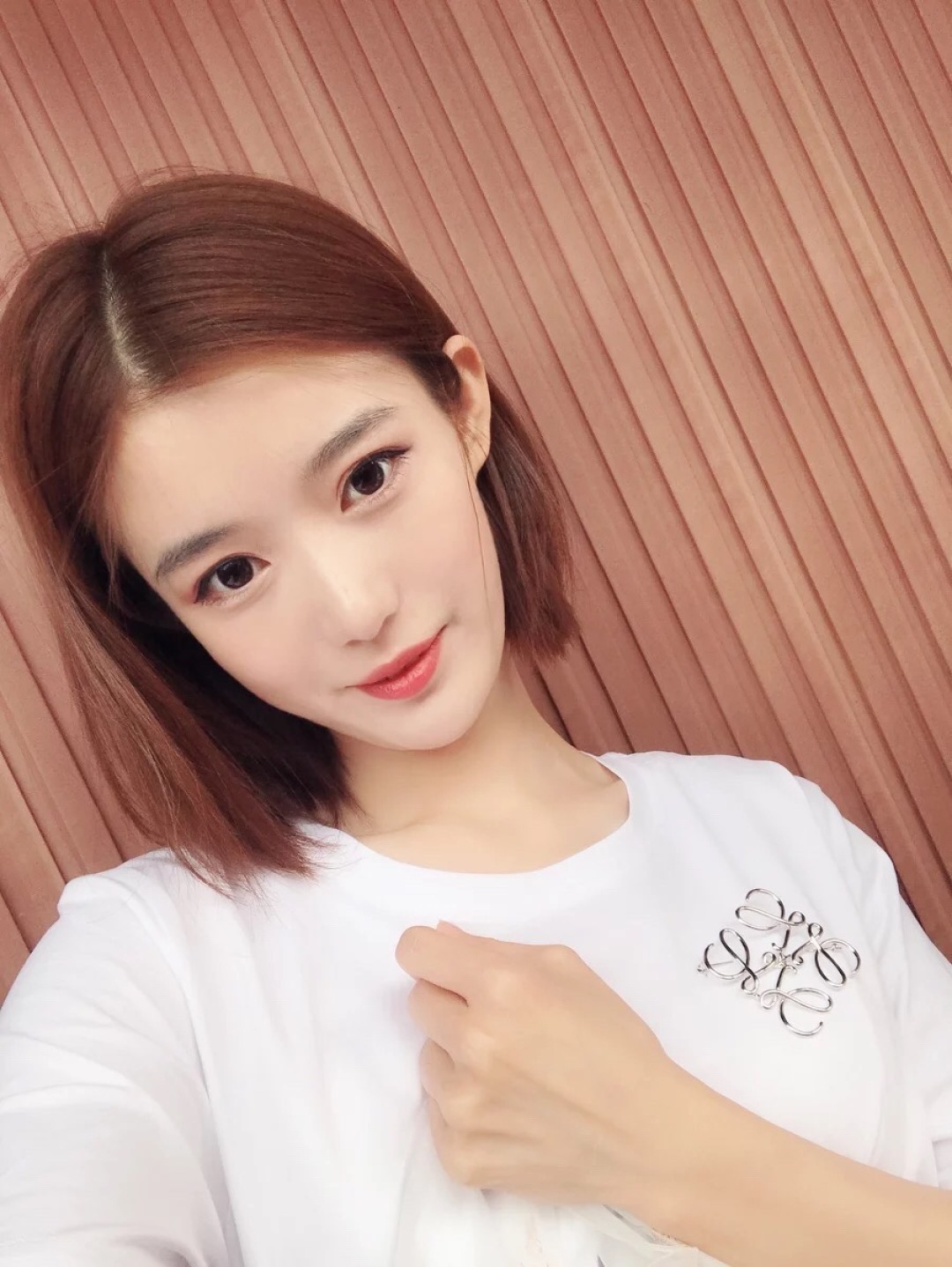 p75【我们出品】量大咨询客Fu

 L0EWE，罗威胸针，一致ZP黄铜材质，细节完美复刻，标配给你们啥标配😎😎
这款非常适合日常任何穿搭👍🏻👍🏻