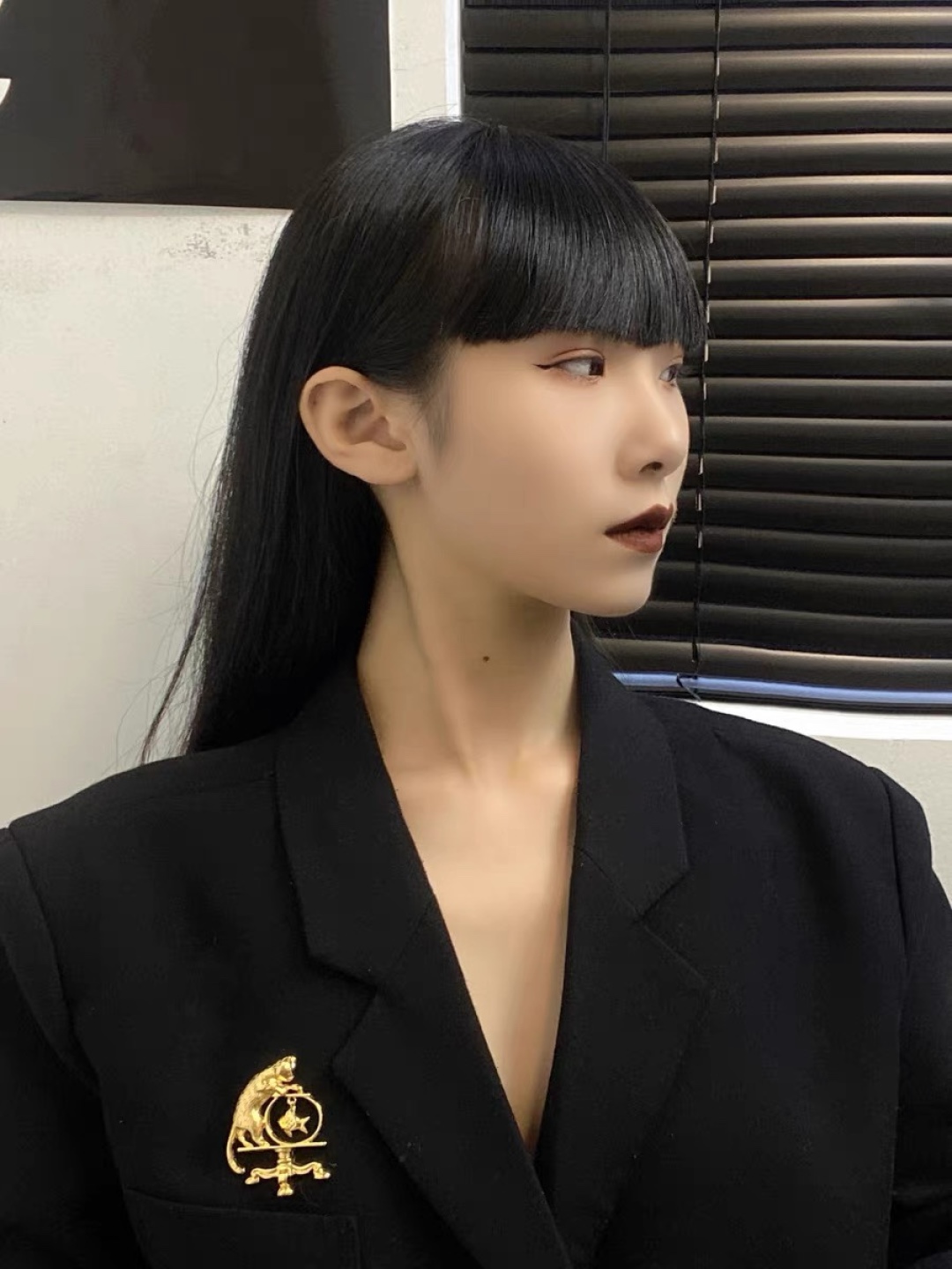 p125【我们出品】ZP 中古款❗️量大咨询客Fu❗️

【中古猫咪胸针】小众AV0N中古猫咪胸针，太美啦！超级灵动的设计❗️非常推荐！“流行稍纵即逝，风格永存”这就是Vintage的魅力！可遇而不可求这句话用在Vintage系列上是再合适不过了，Z虽然是”二手货“，它并不代表陈旧，或者过时，相反，体现的是一种成熟的、历时不变的经典魅力，换句话说就是：以前能佩戴，现在佩戴，将来还能佩戴的复古饰品。So，一般遇到我喜欢的Vintage款式，二话不说，绝对会收藏，而且，就像投资一样，稳健升值的Vintage，你太值得拥有了[机智][机智][机智]这样一股浓烈的复古风，在现在看来确是特别得赋有现代的时尚感！