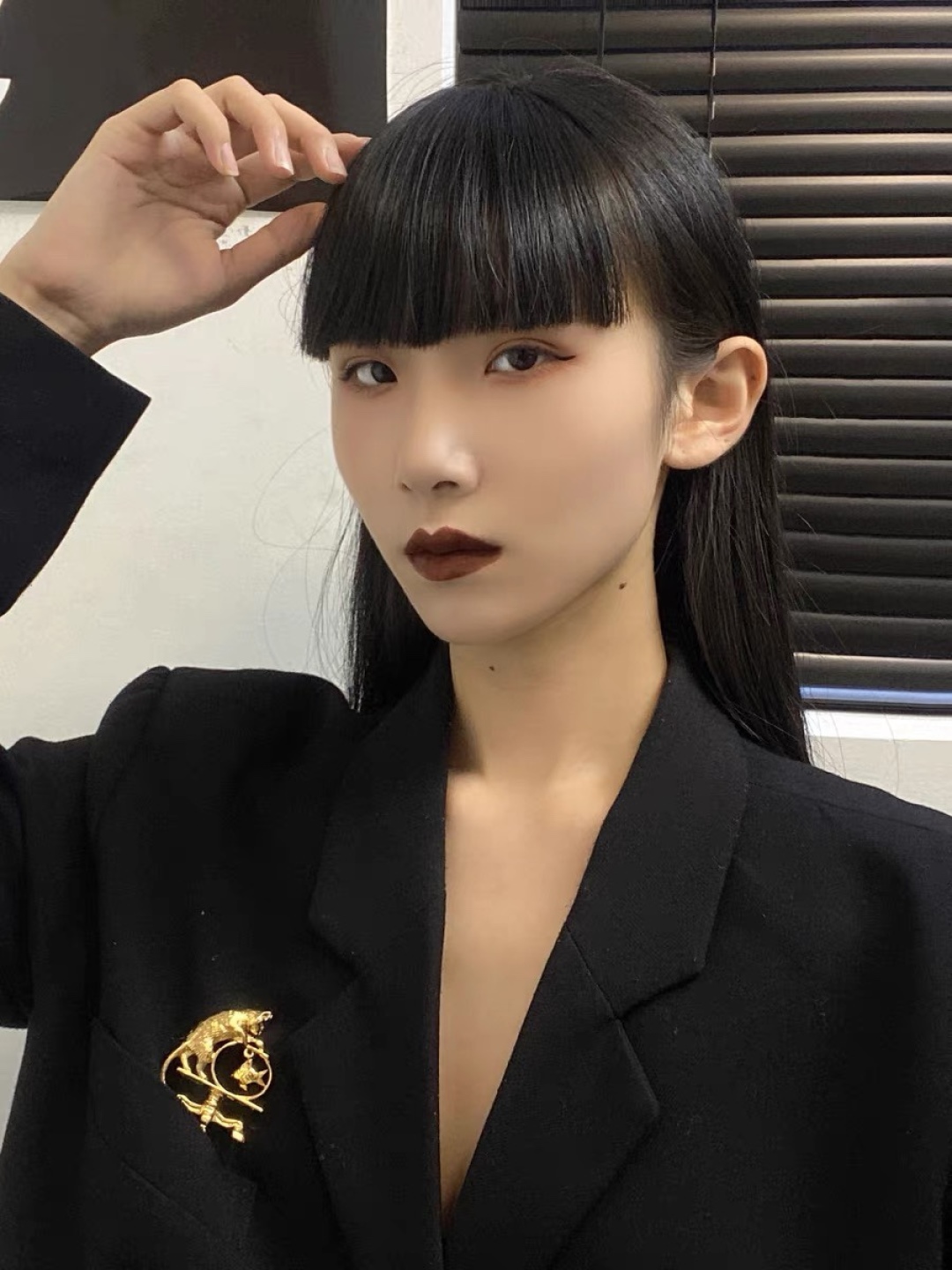 p125【我们出品】ZP 中古款❗️量大咨询客Fu❗️

【中古猫咪胸针】小众AV0N中古猫咪胸针，太美啦！超级灵动的设计❗️非常推荐！“流行稍纵即逝，风格永存”这就是Vintage的魅力！可遇而不可求这句话用在Vintage系列上是再合适不过了，Z虽然是”二手货“，它并不代表陈旧，或者过时，相反，体现的是一种成熟的、历时不变的经典魅力，换句话说就是：以前能佩戴，现在佩戴，将来还能佩戴的复古饰品。So，一般遇到我喜欢的Vintage款式，二话不说，绝对会收藏，而且，就像投资一样，稳健升值的Vintage，你太值得拥有了[机智][机智][机智]这样一股浓烈的复古风，在现在看来确是特别得赋有现代的时尚感！