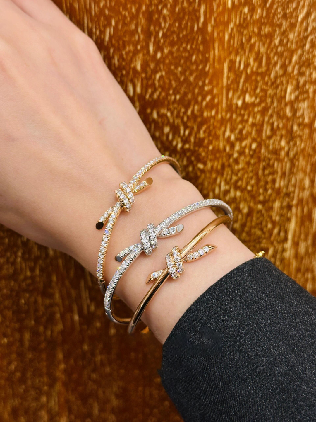 [Tiffany & Co. Jewelry]Large quantity consultant Fu TiffanyKnot series symbol