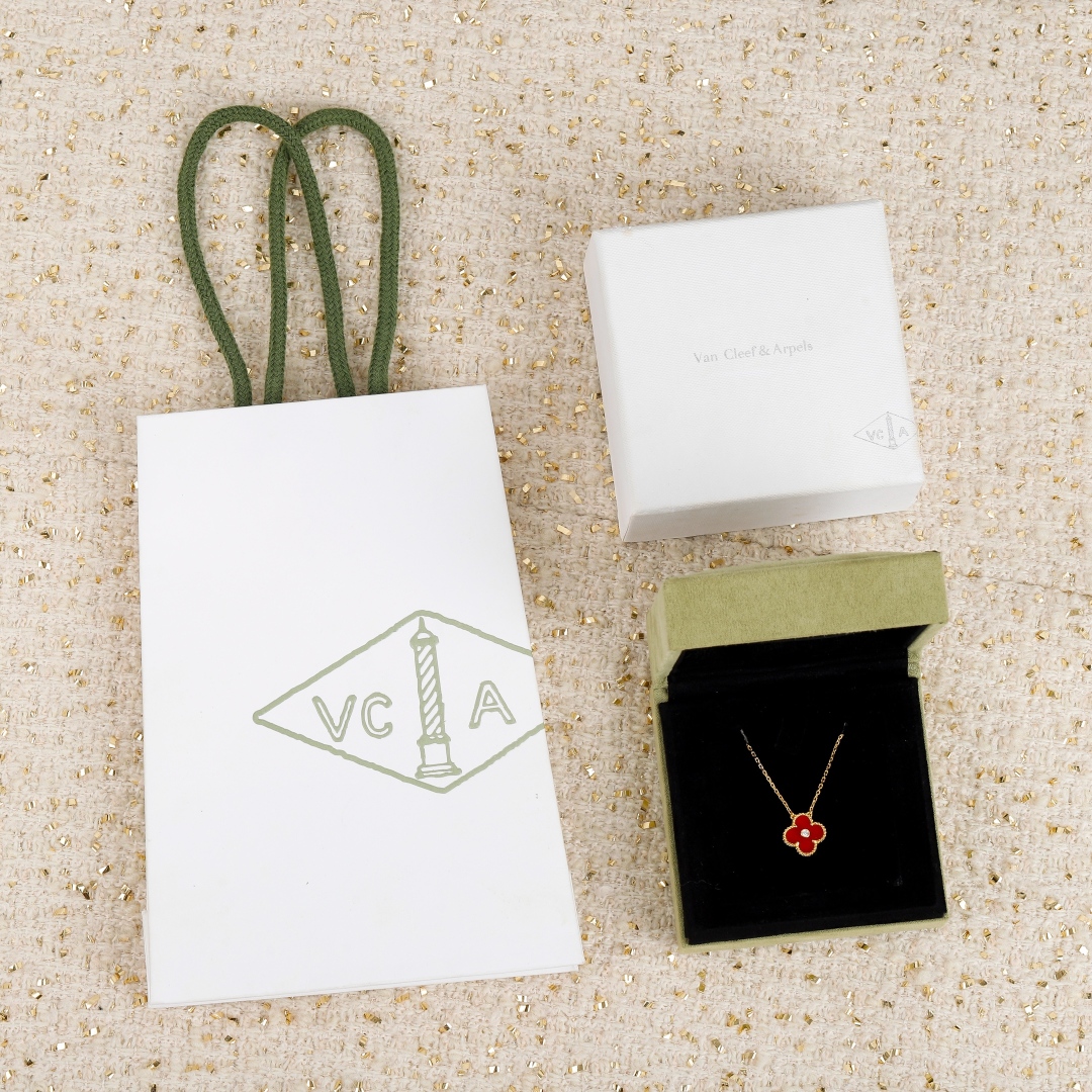 [Van Cleef & Arpels Jewelry]203187[We produce] Four-leaf Clover Fritillaria wi