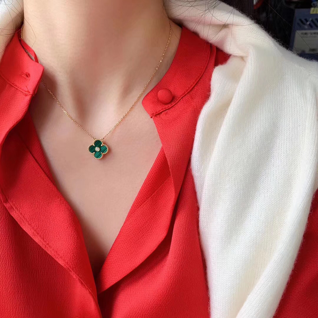 [Van Cleef & Arpels Jewelry]203187[We produce] Four-leaf Clover Fritillaria wi