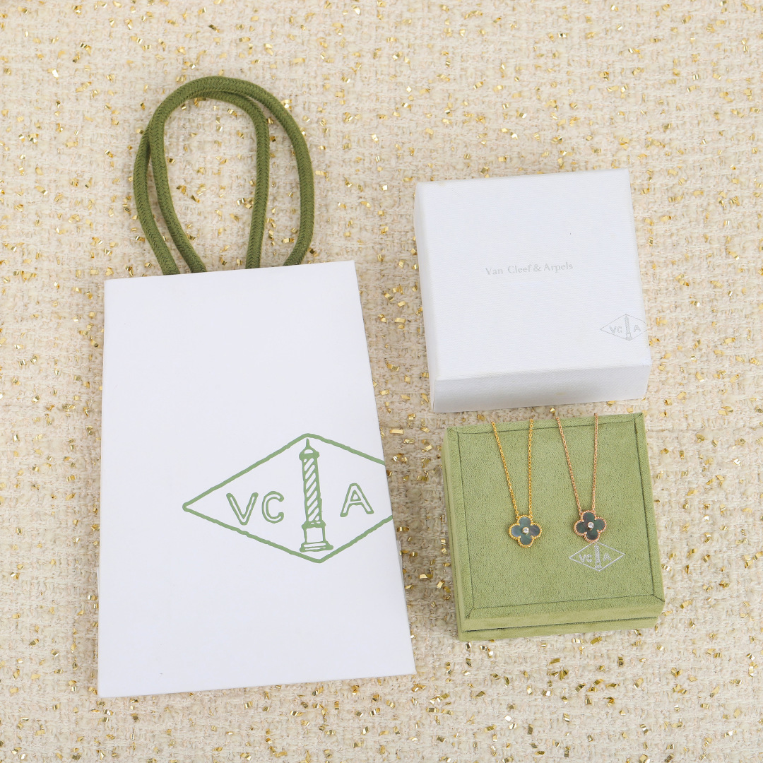 NO:382464,CNC buckle, VCA popular natural gray shell with diamond back cover four-leaf clover necklace, anniversary model, HK$100,000 four-leaf clover gray green abalone shell, natural abalone shell, grey fritillar seiko electroplating, super beautiful private style, jewelry quality, necklace19860909粗链条对版CNC扣头,VCA爆款天然灰贝带钻封底四叶草项链,周年纪念款 专柜10万港币四叶草灰绿鲍鱼贝 天然鲍鱼贝 灰贝母精工电镀 超级美自留款,饰品精品,necklace,Jewelry