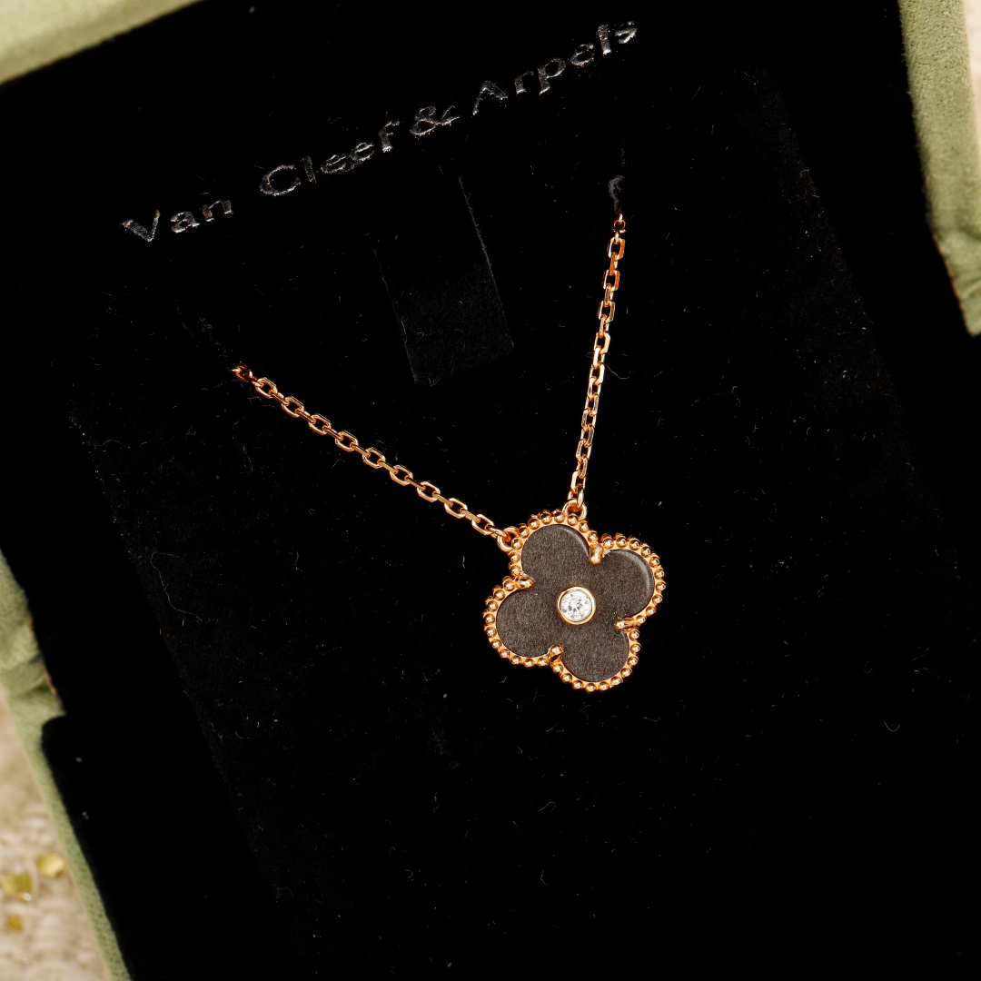 [Van Cleef & Arpels Jewelry]Only make the right version of real money Price in