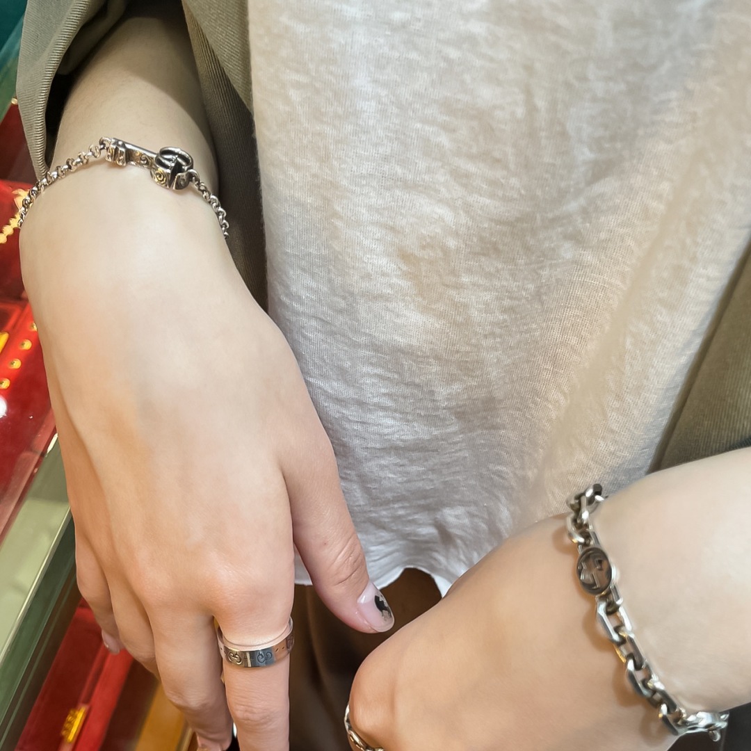 [Gucci Jewelry]Innocent embellishment of classic interlocking double G details