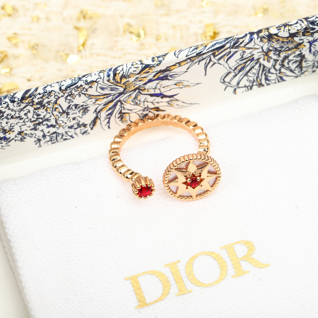 “Moon and Mimirose: Rose Céleste Ring by Victoria de Castellane” - 图片 2