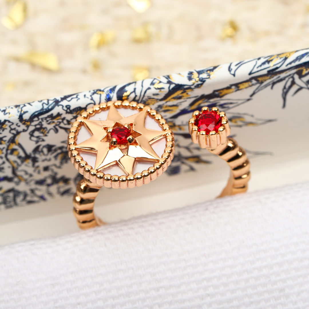 “Moon and Mimirose: Rose Céleste Ring by Victoria de Castellane” - 图片 6