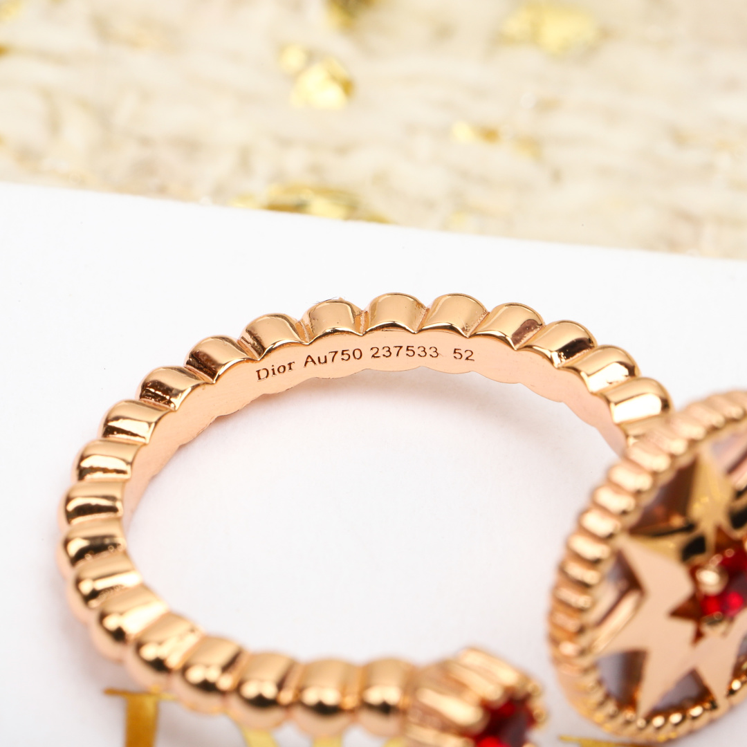 “Moon and Mimirose: Rose Céleste Ring by Victoria de Castellane” - 图片 4