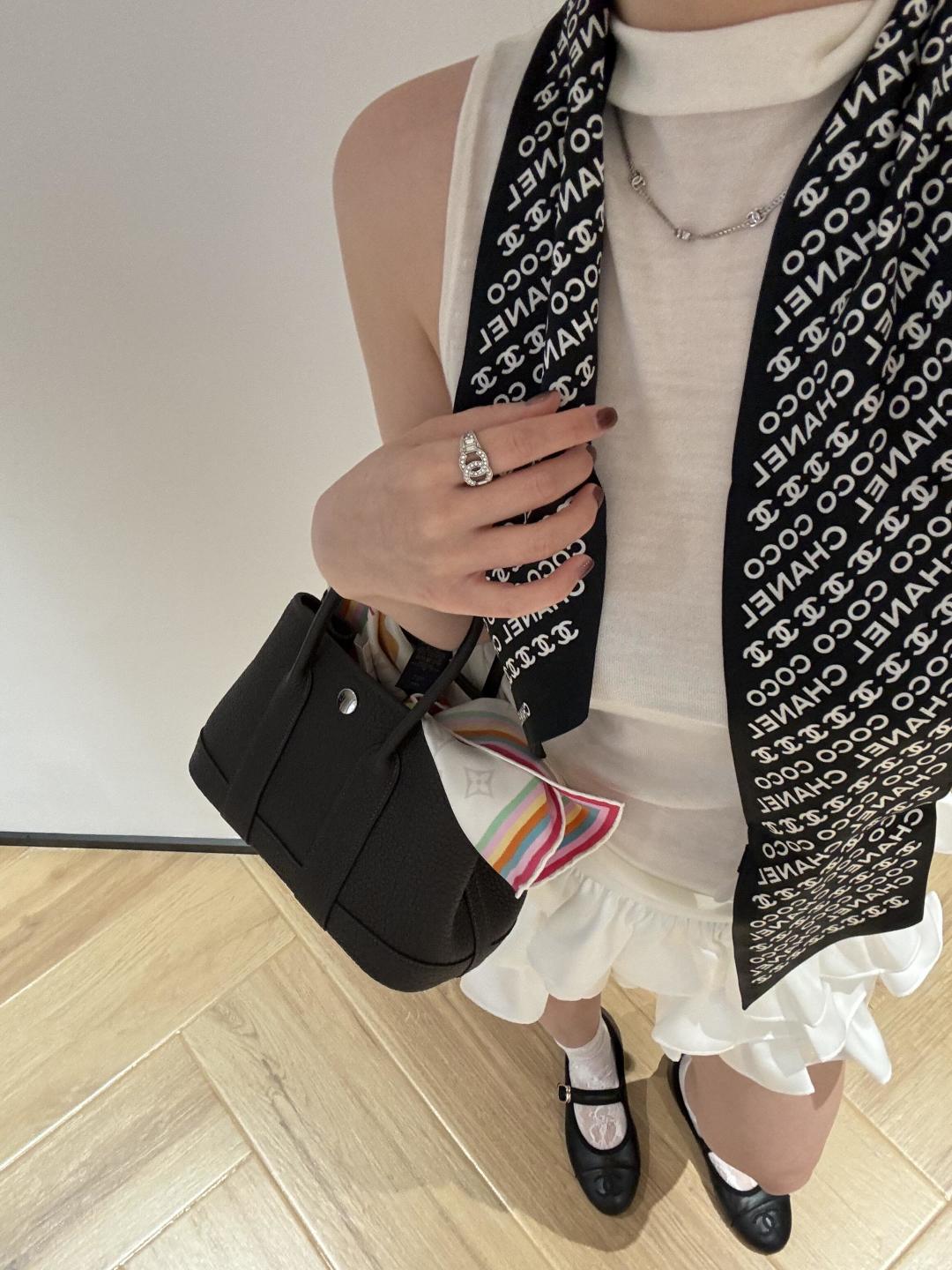 “¥380 Retro-Port Biclog: Classic Brass Crystal Summer Sandal” - 图片 2