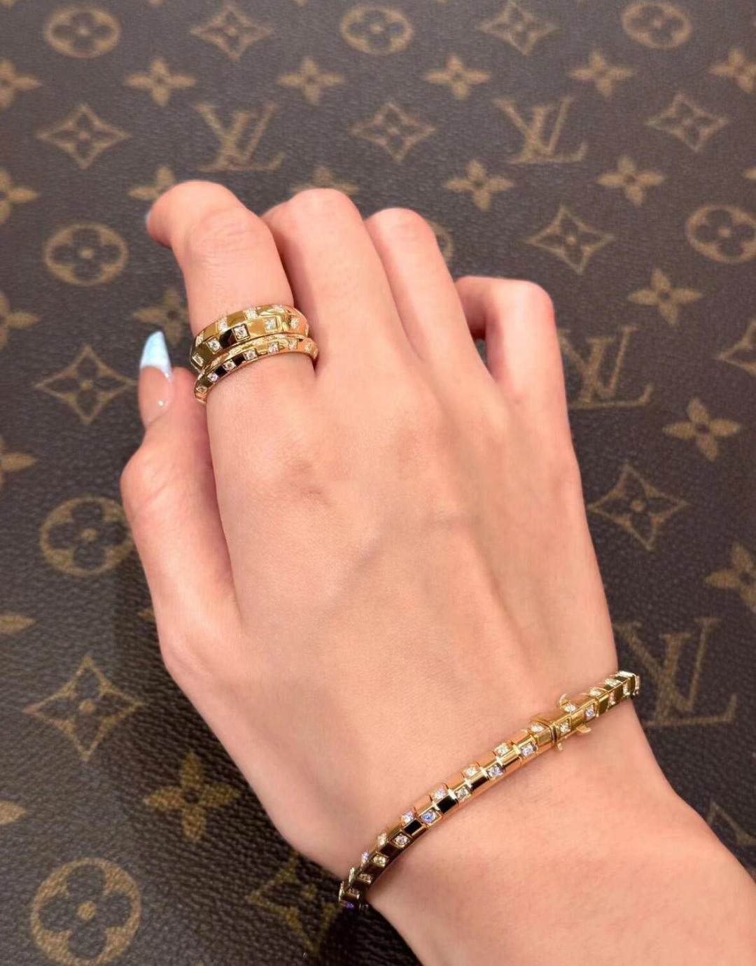 【】Le Damier de Louis Vuitton 戒指，可订做18K真金真钻版，只做对版真金货，