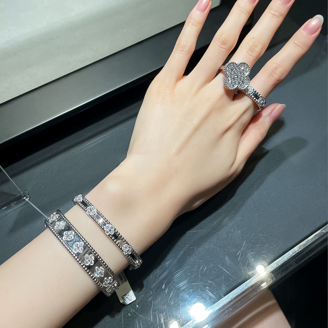 ¥erlée Clovers Series: Lucky Four-Leaf Clover Jewelry with Golden Bead Center - 图片 5