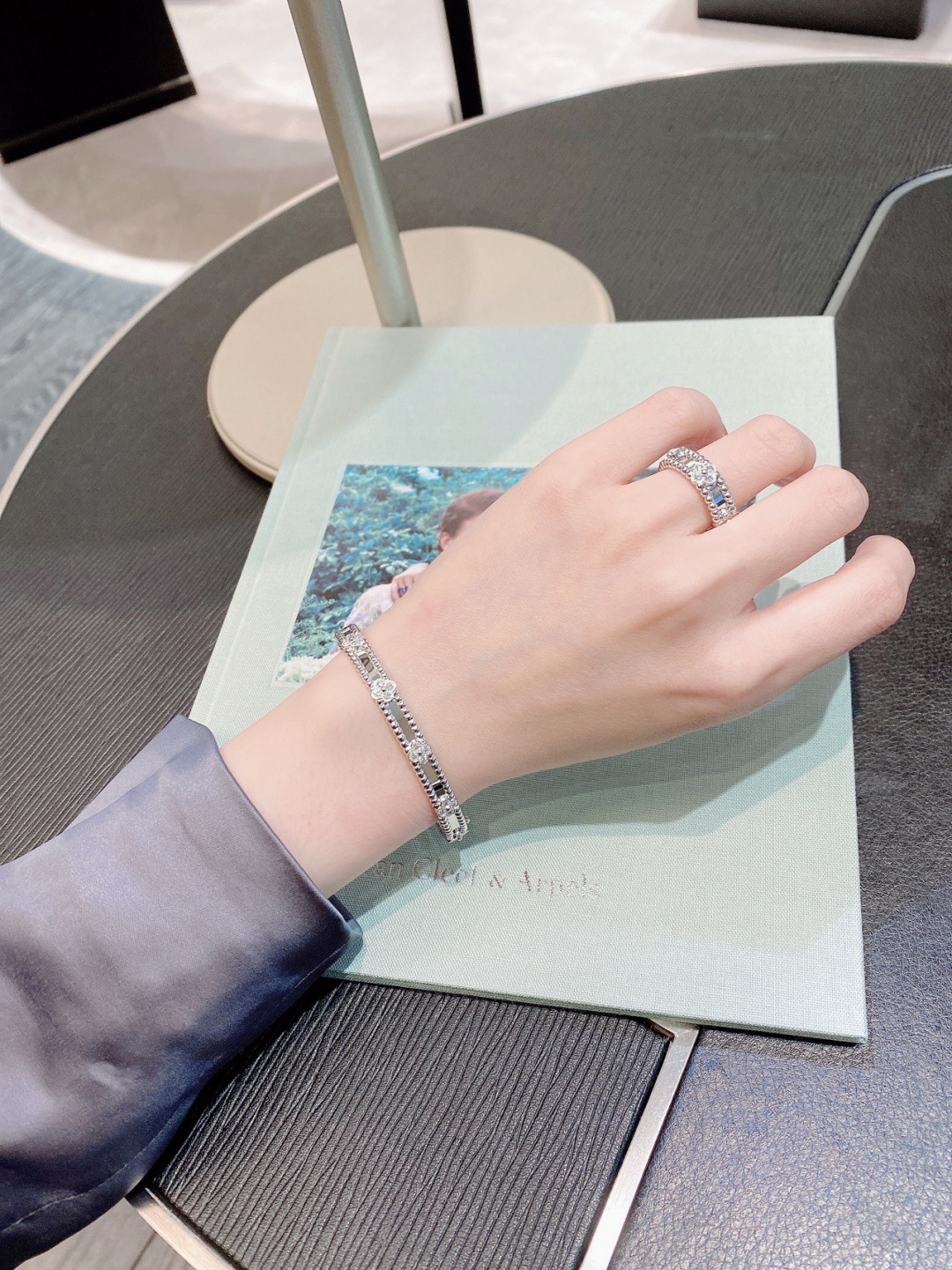 ¥erlée Clovers Series: Lucky Four-Leaf Clover Jewelry with Golden Bead Center - 图片 9