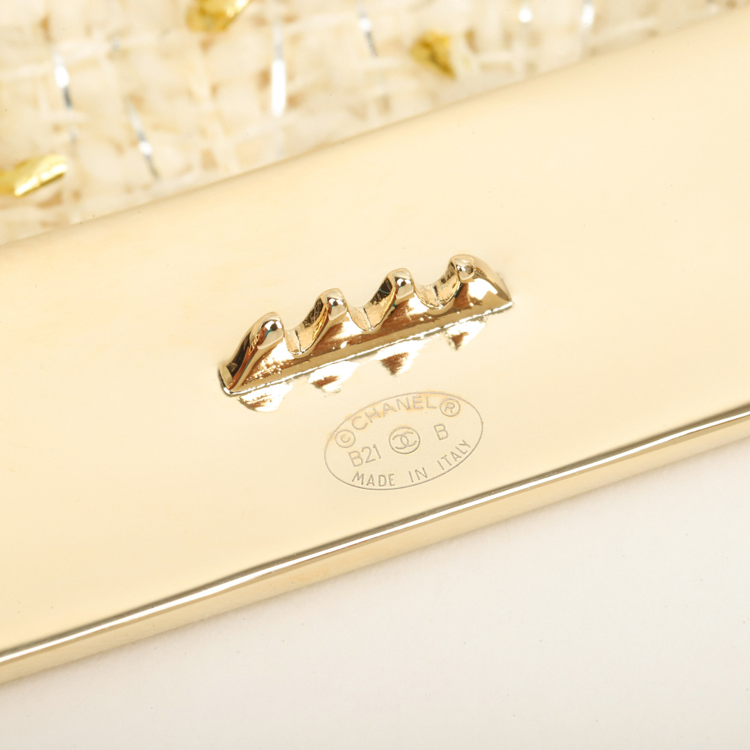 【】官网💰3770，量大咨询客Fu！

【秋冬最新款双C发夹logo brooch】全部都是CNC五轴机
