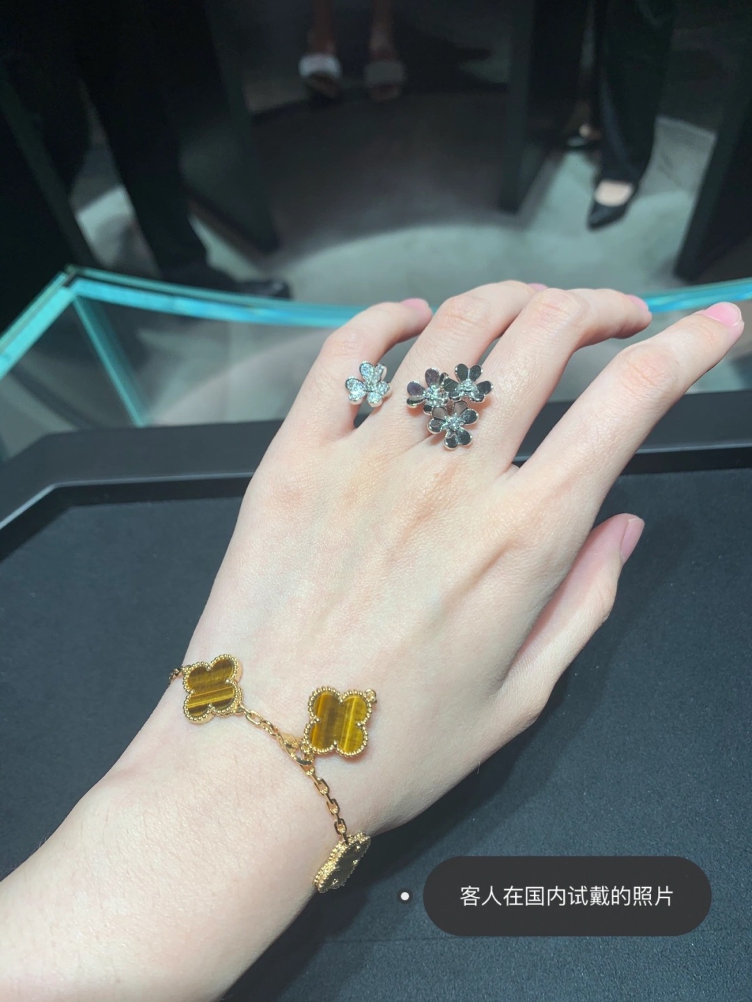 【】三叶草开口戒指，可订做真金真钻，Pk市面各种金货❗️量大咨询客Fu

Frivole系列作品宛如花卉