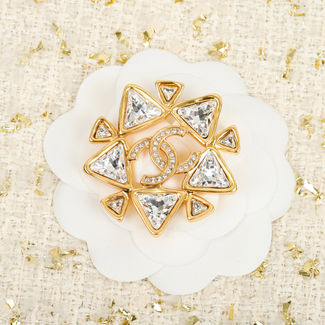 施华洛钻 捷克钻【】现货秒发❗金灿灿✨Bling bling✨
❗【Ch@nel 金色方钻胸针】😍无