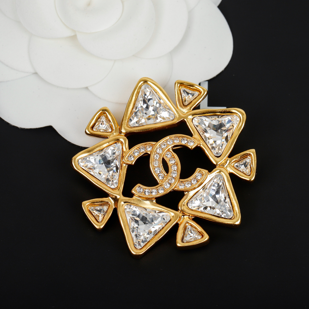 施华洛钻 捷克钻【】现货秒发❗金灿灿✨Bling bling✨
❗【Ch@nel 金色方钻胸针】😍无
