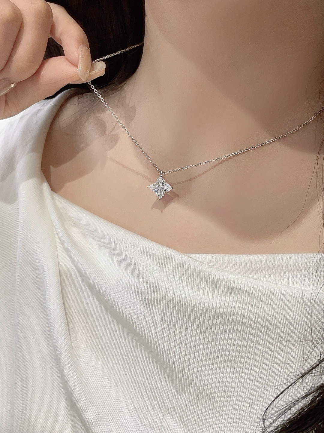 【】❗️量大咨询客Fu❗️
【彩宝系列-L驴家同款项链】通体925纯银➕耐磨保色度行业最新配方优金电镀