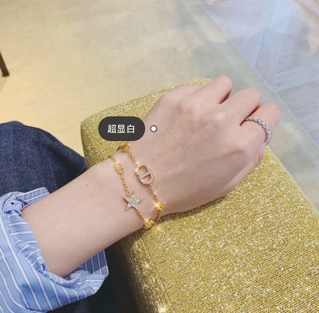 【】官网 5000，量大咨询客Fu！

盘它，必须盘它，😍😍堪称【D!or最美手链】，性价比最高，官网 