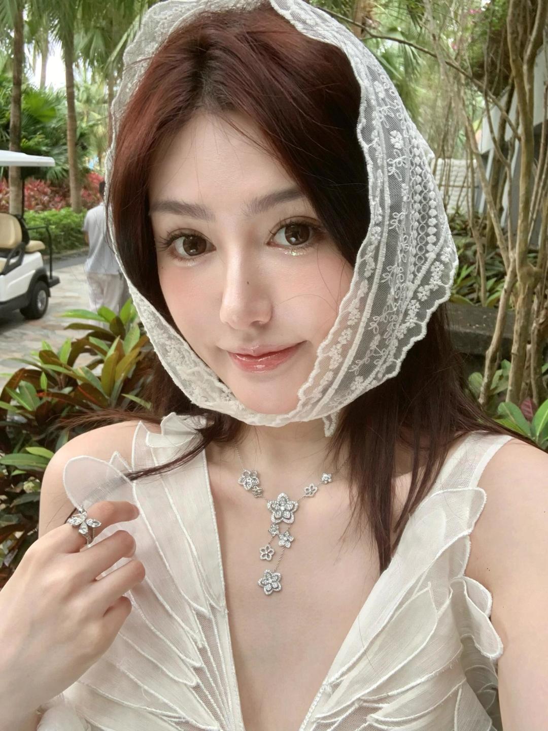 [Graff Jewelry]208143[We produce] Flower Necklace Nine Flower Style You can or