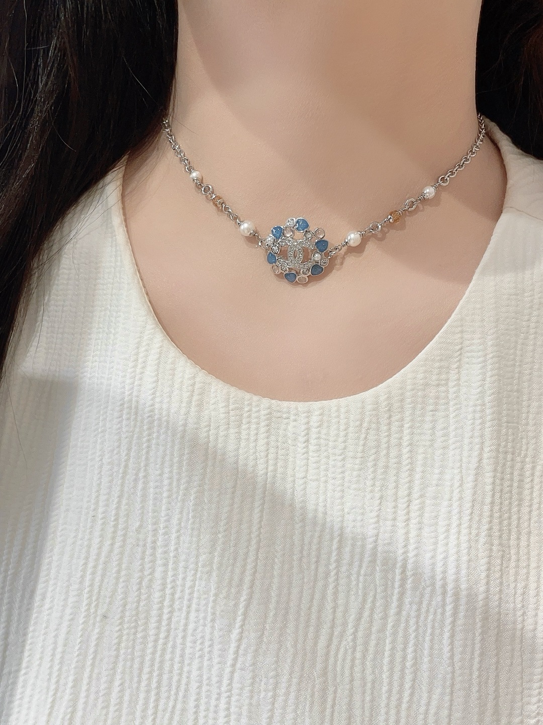 【】官网6300，最新系列🤩🤩量大咨询客Fu❗️

【香 蓝心花朵双c项链】🥳知道这系列美，没想到美的出