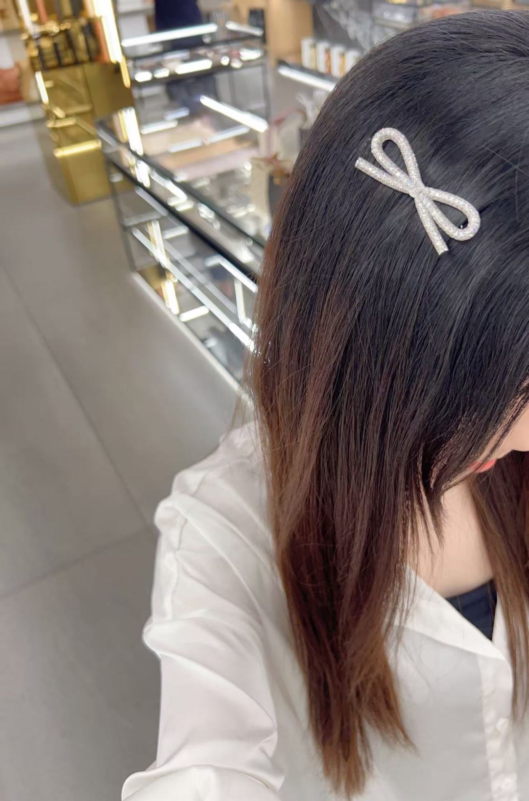 【】官网4750，量大咨询客Fu❗️

【C 蝴蝶结🎀满钻发夹】🤩太太太赞的设计了❣️超级百搭！时尚！闭