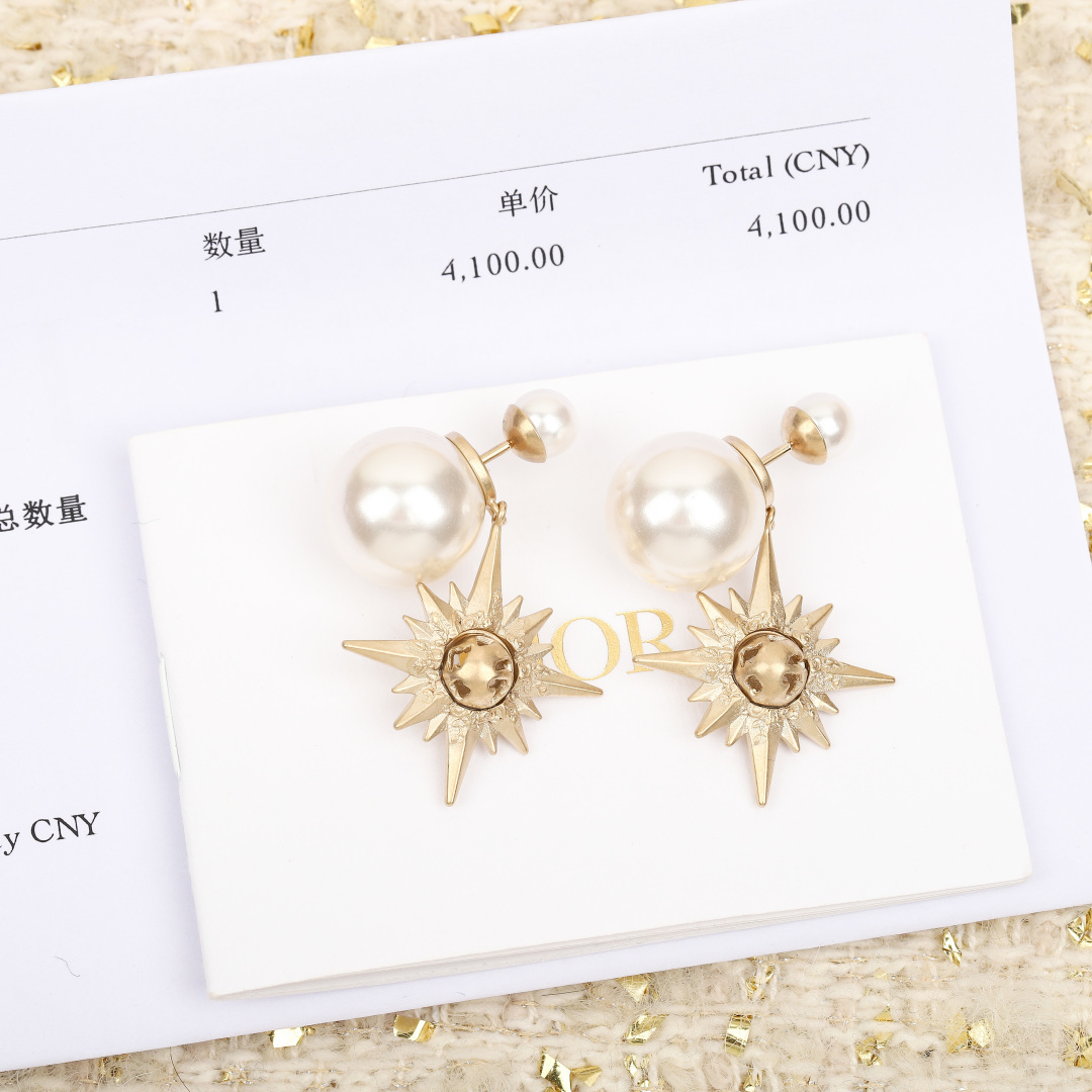 【】官网 。4100,认准真正购入官网的,量大咨询客Fu
【CD梦幻圣诞系列耳环】一定要买,不仅实物好