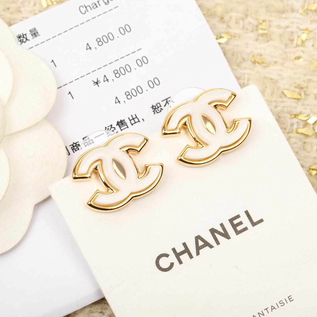 【】官网。4800，量大咨询客Fu❗️

【Chan@l23K双c黑白耳环】，订制❤️整个爱心的形状容易