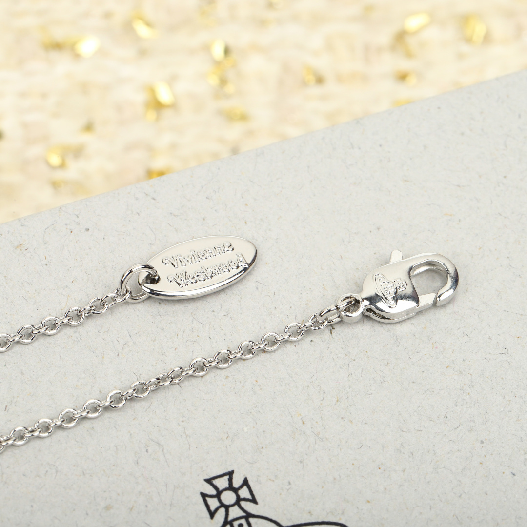 【】z2790,量大咨询客Fu
【VivienneWestwood】。。。一定要入!太绝美了❗️宝宝,