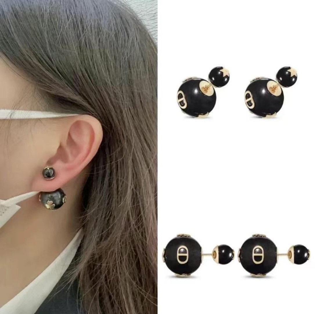 【】官网 7400，量大咨询客Fu❗

【D多配件黑珍珠耳钉】🤩一眼心动的款式，一对耳环多种佩戴效果，真