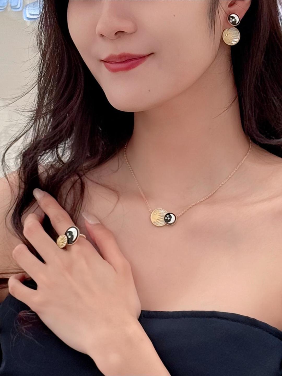 [Dior Jewelry]250154[We produce] Sun, Moon and Star earrings are only made in