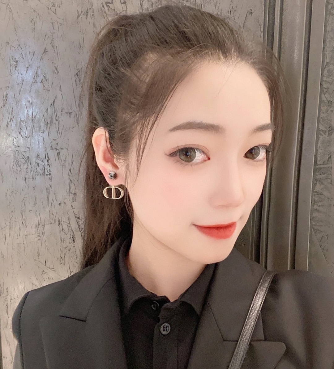  【】官网 6800，量大咨询客Fu❗

【D 黑白珠耳钉】一定要买系列！上耳简直就是万能款，黑白经典撞