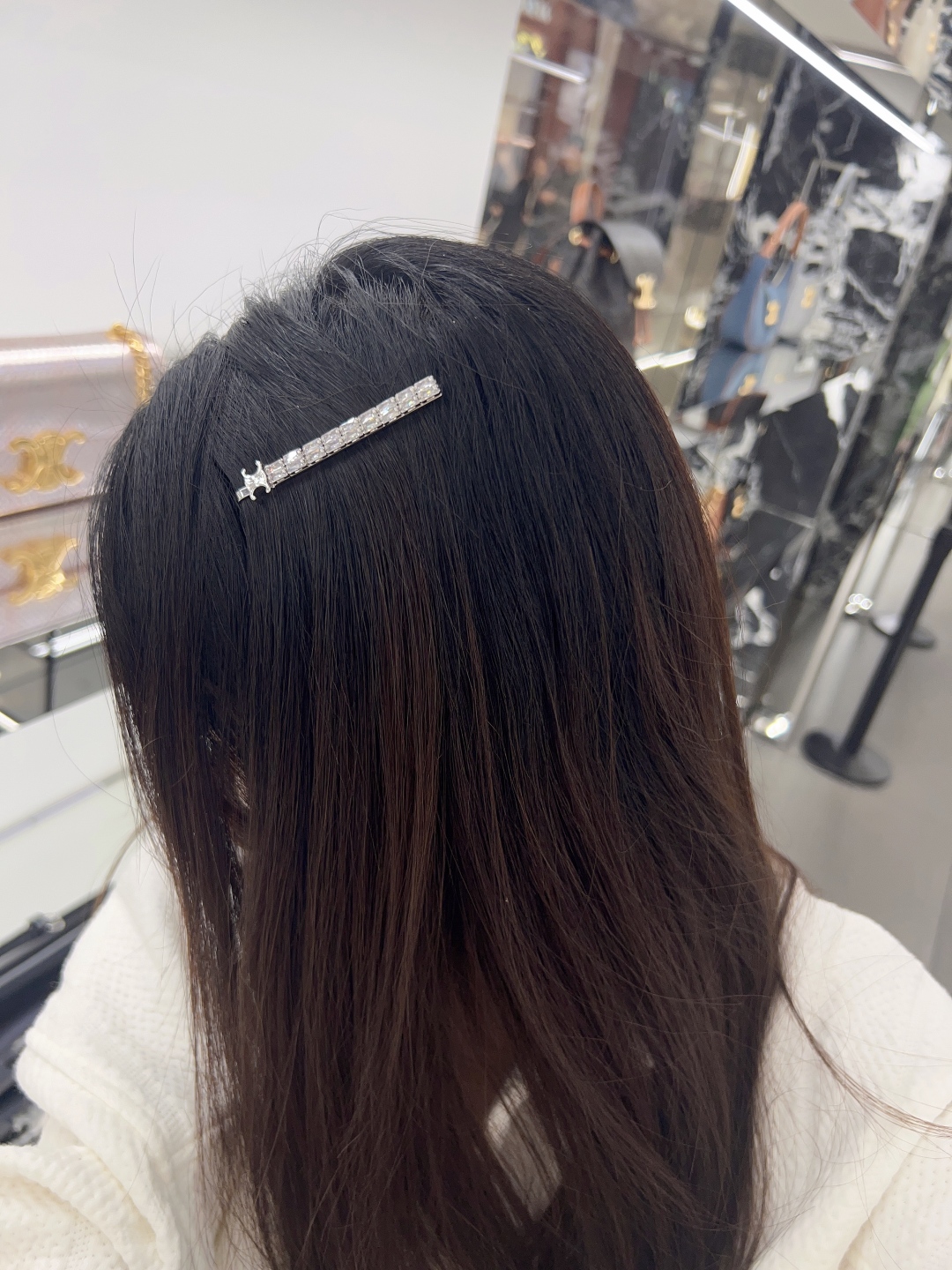 【】官网3950，量大咨询客Fu❗️

【C 方钻一字发夹】🤩太太太赞的设计了❣️超级百搭！时尚！闭眼冲