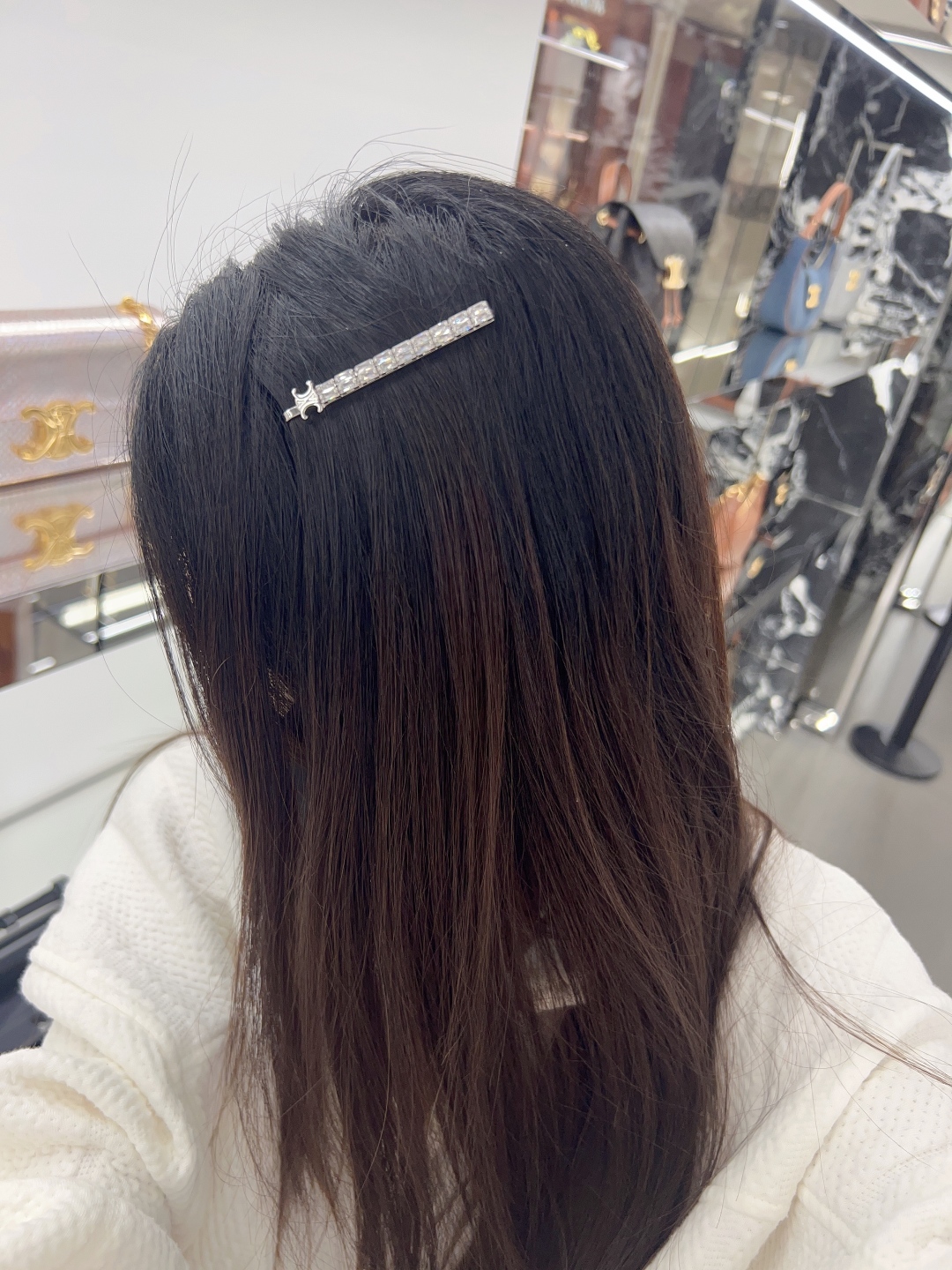 【】官网3950，量大咨询客Fu❗️

【C 方钻一字发夹】🤩太太太赞的设计了❣️超级百搭！时尚！闭眼冲