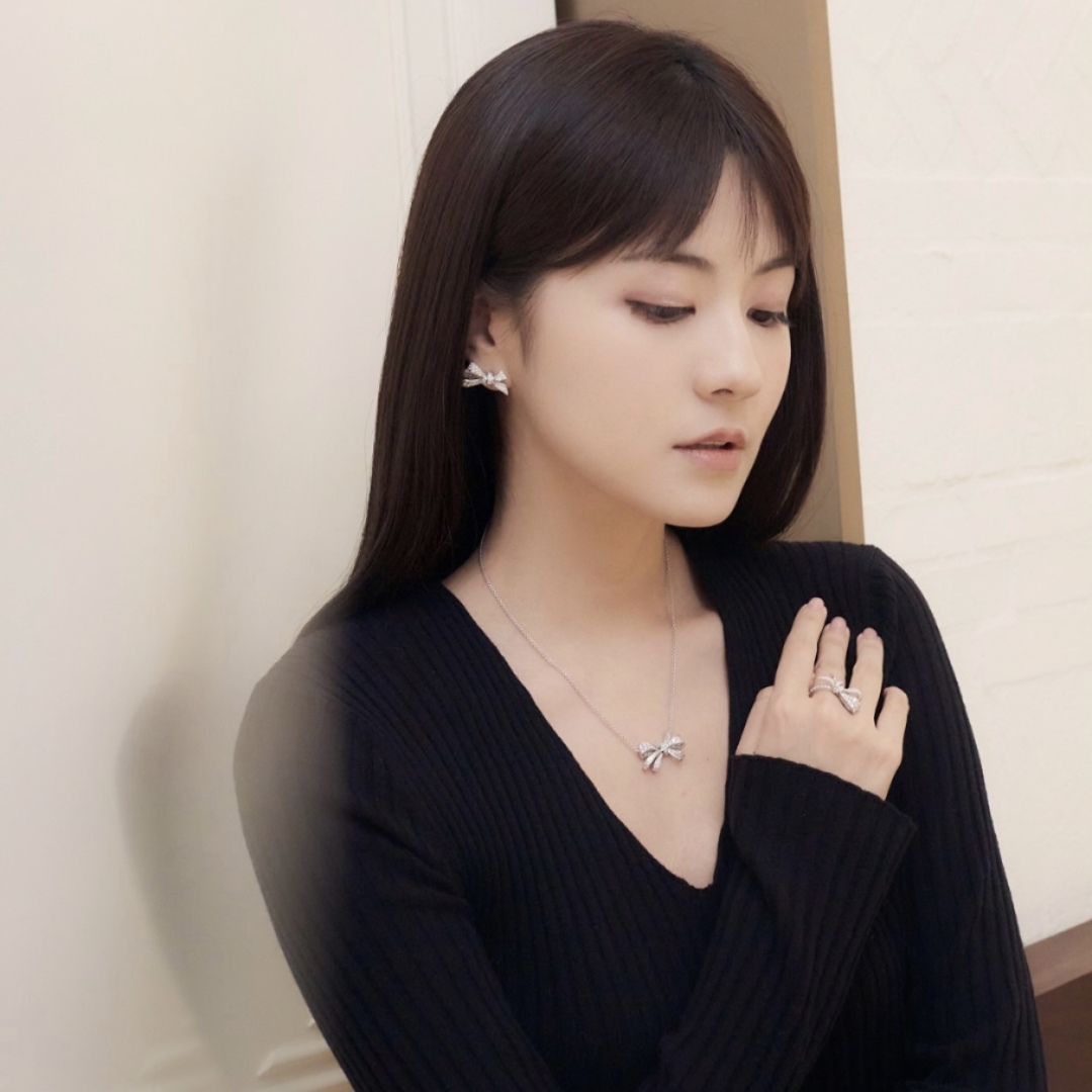 【】 蝴蝶结戒指，可订做真金真钻，只做对版官网真金货，Pk市面各种金货❗️量大咨询客Fu

Tilda‘