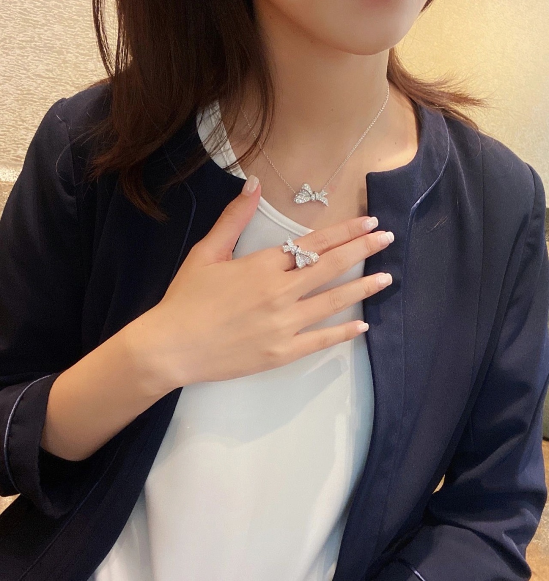 【】 蝴蝶结戒指，可订做真金真钻，只做对版官网真金货，Pk市面各种金货❗️量大咨询客Fu

Tilda‘