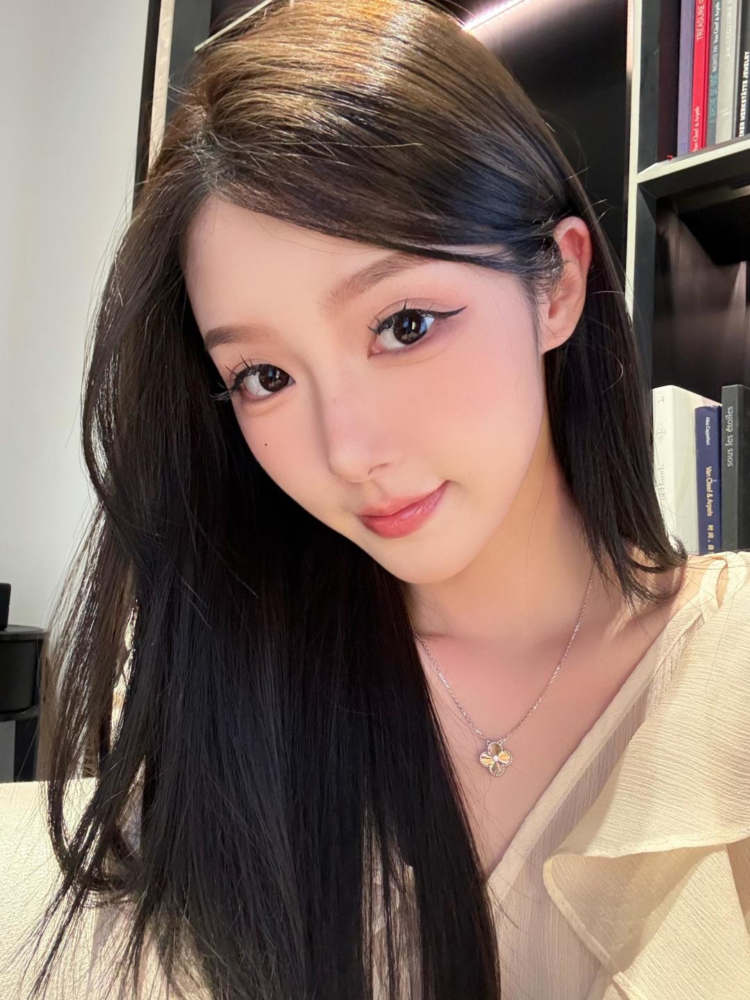 【】圣诞🎄限量版项链,可订做真金真钻,只做对版官网真金货,Pk市面各种金货❗️量大咨询客Fu
第一,