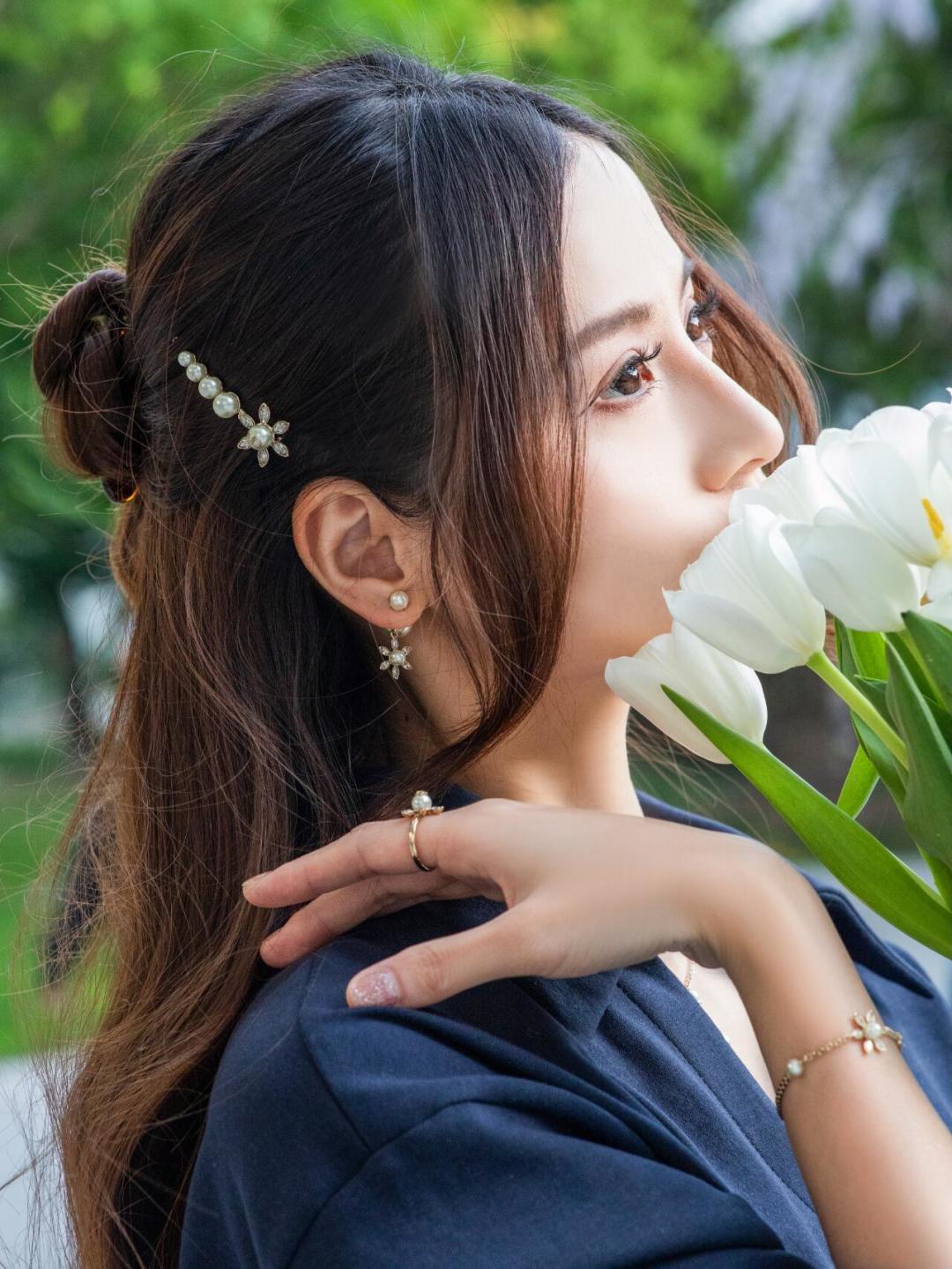 【我们出品】专柜🆕 4400，❗️

【D!or小花吊CD珍珠手链】25最新款绝美系列！强烈推荐❗️🤩🤩