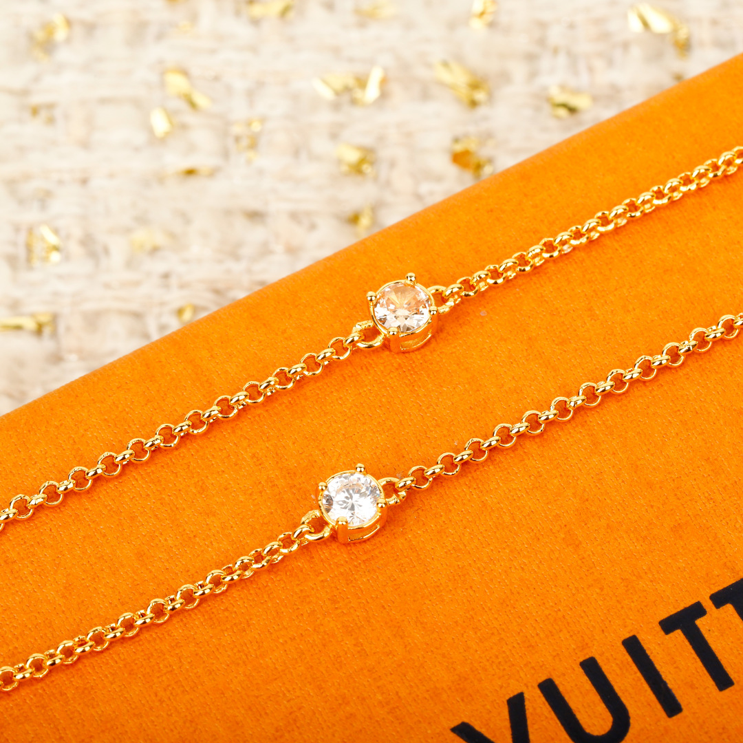 【我们出品】预售12号左右出货，zp🆕 6700，❗️

【L绿彩钻项链】一款简单又经典的Logo造型！