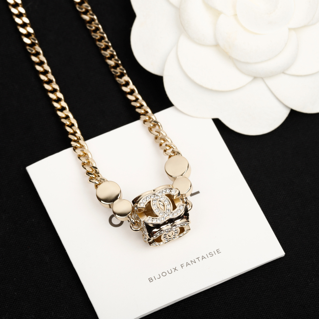 【我们出品】zp🆕9500！❗

【香23骰子双cchoker】❗️无法拒绝的魔力！经典百搭！每期必入！