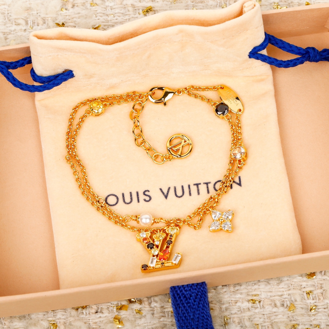 【我们出品】预售16号左右出货，zp🆕5300，年度必入套装❗❗！

25年最新款【LV 彩钻双层手链】