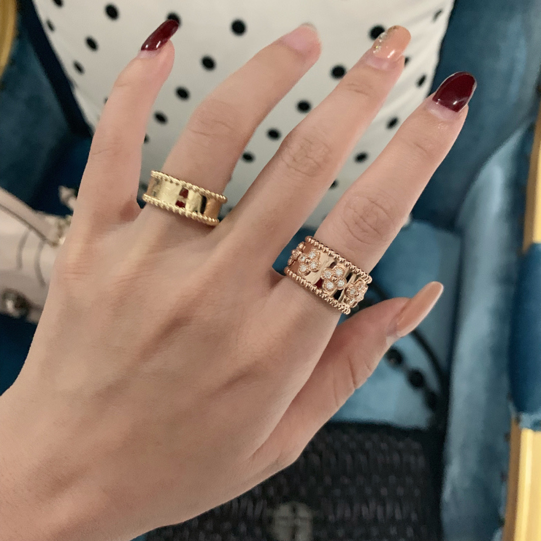 Van Cleef & Arpels PerléeTM Clovers: Real-Gold Lucky Ring with Four-Leaf Symbol - 图片 9